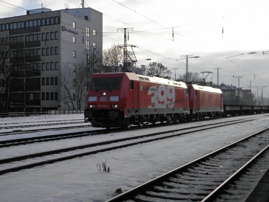 DB 185 399-3 und Schwester Maschine in Kln West am 30.12.10