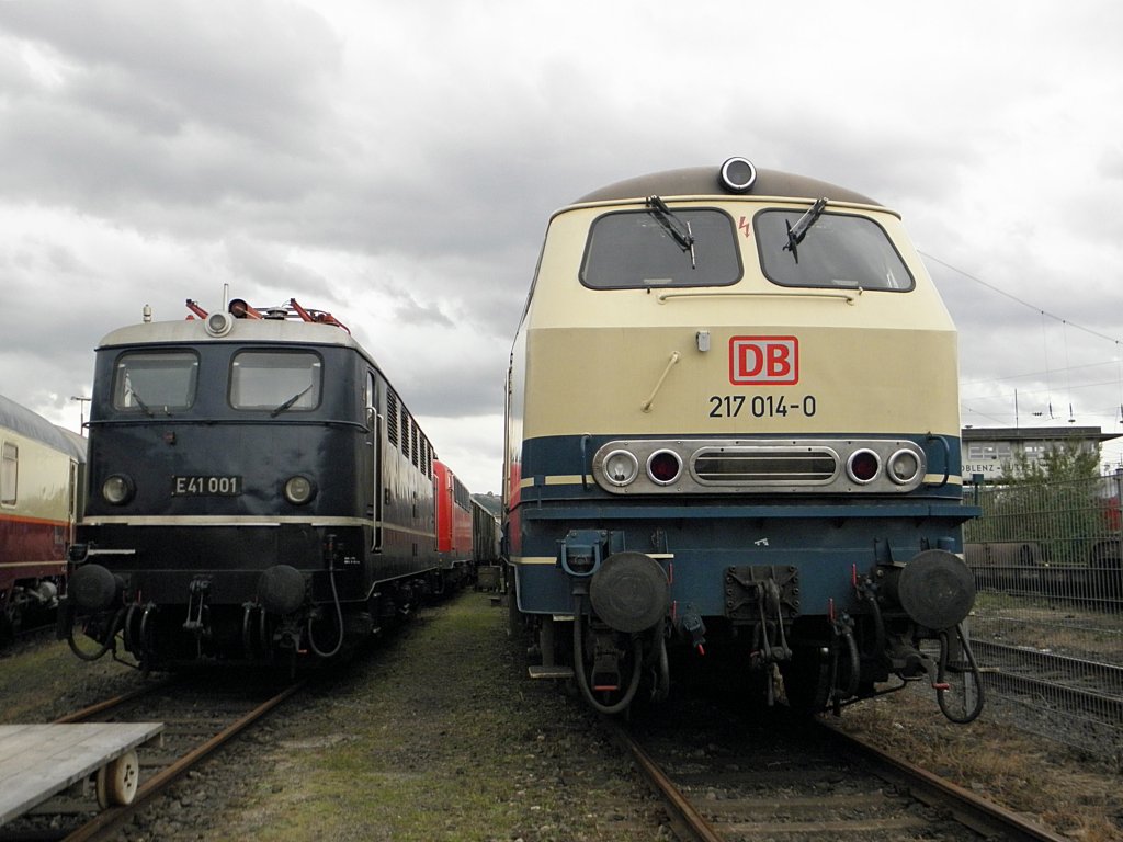 DB 217 014-0 neben E41 001 in Koblenz Ltzel am 17.9.2011