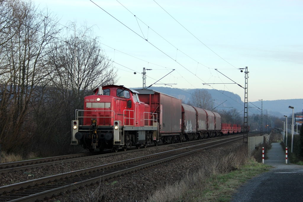 DB 294 908-5 mit dem Gremberg<>Knigswinter Gterzug am 25.1.2012 in Beuel