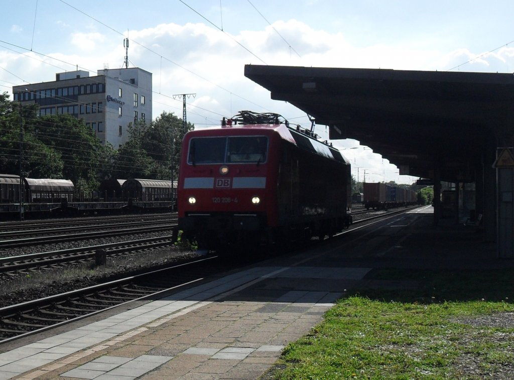 DB Regio 120 208-4 im Bahnhof Kln West am 25.9.10