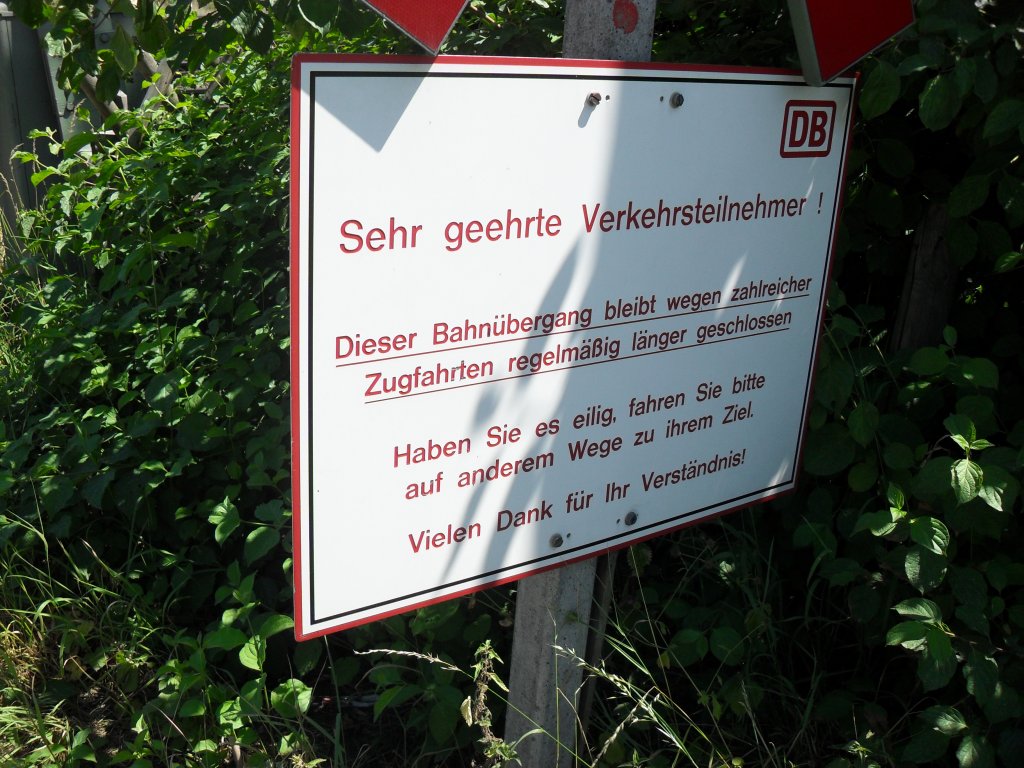 Ein Hinweis Schild von der DB