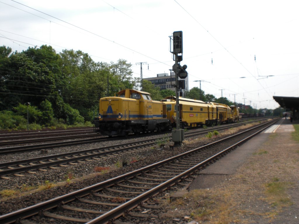 Ein Schienenbauzug in Kln-West 
am 25.05.2010