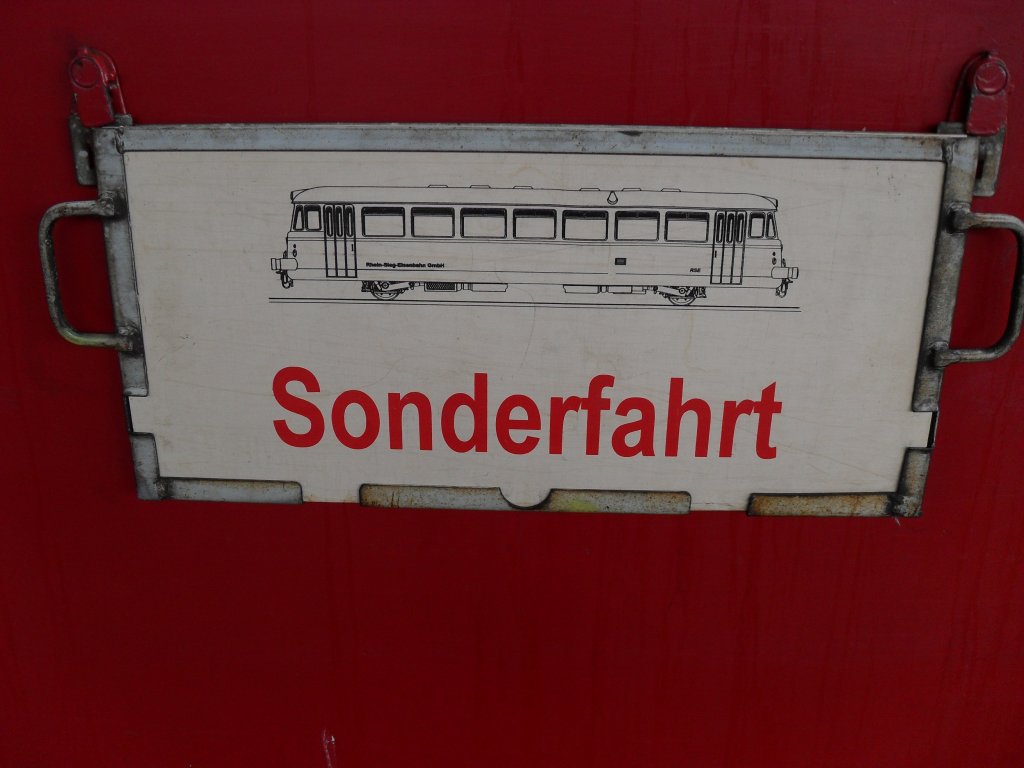 Ein Sonderfahrt Schild auf dem MAN Schienenbus in Beuel