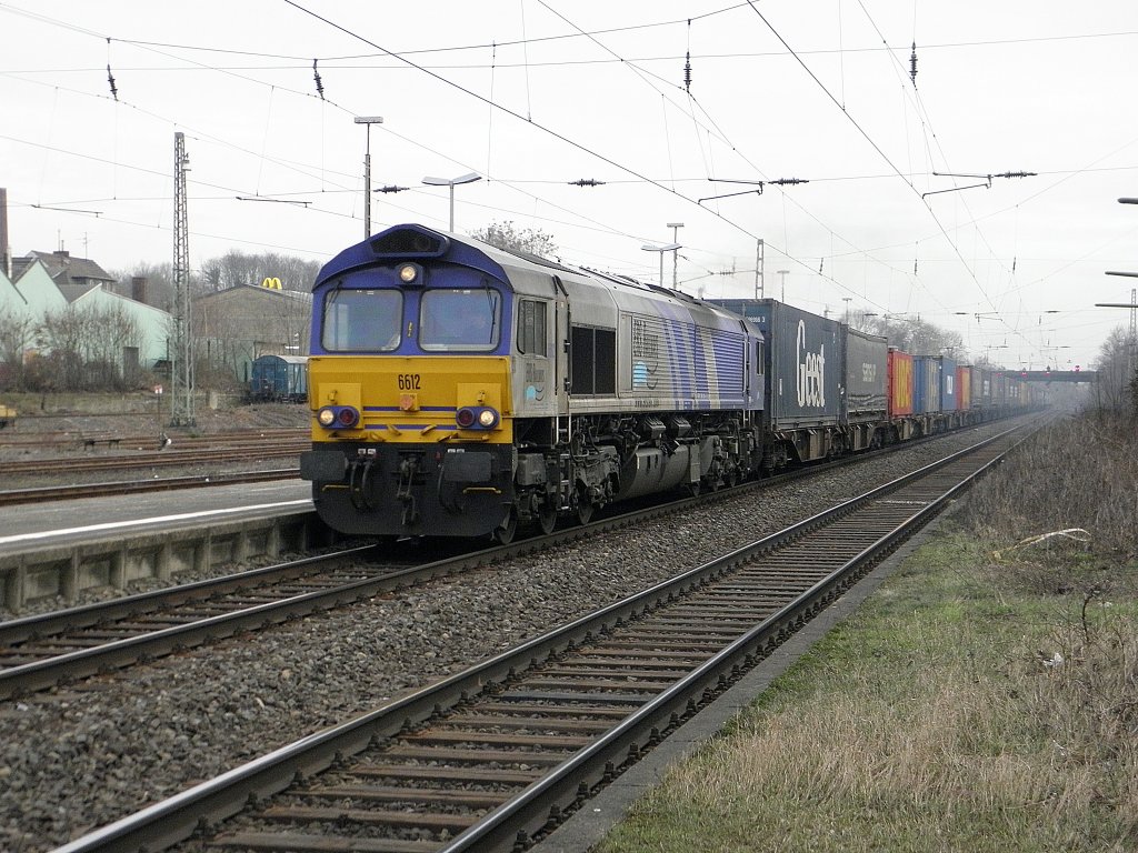 ERS Railways Class 66 6612 mit einem Containerzug in Beuel am 10.2.2011