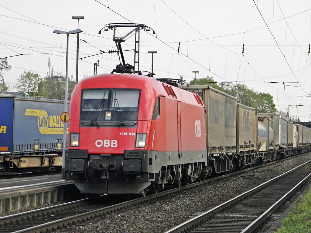BB 1116 014 mit dem Wenzel Logistik Ganzzug in Beuel am 7.4.2011
