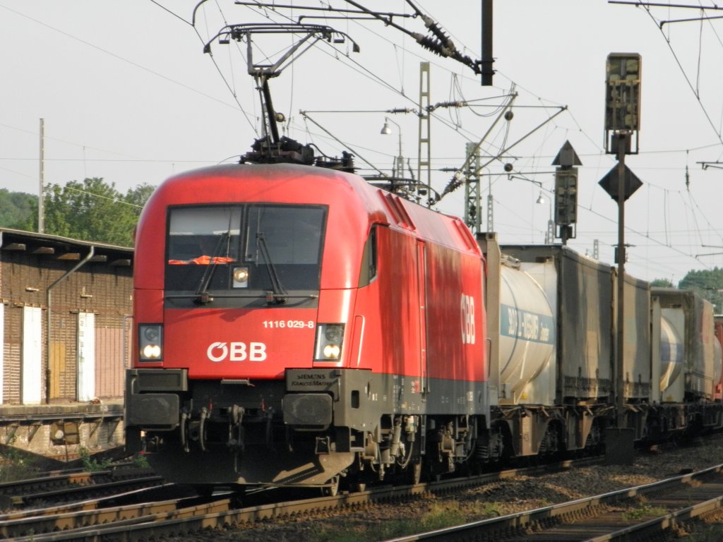 BB 1116 029-8 mit dem Wenzel in Beuel am 30.4.2011