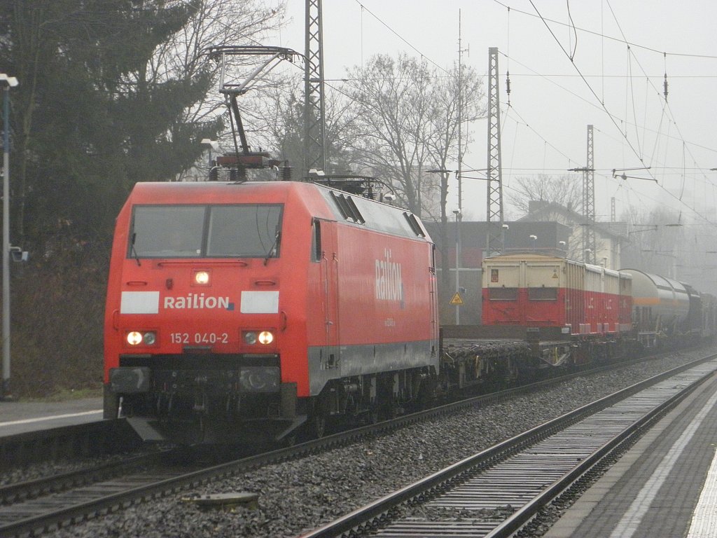 Railion 152 040-2 mit einem BB Gterzug in Beuel am 24.2.2011