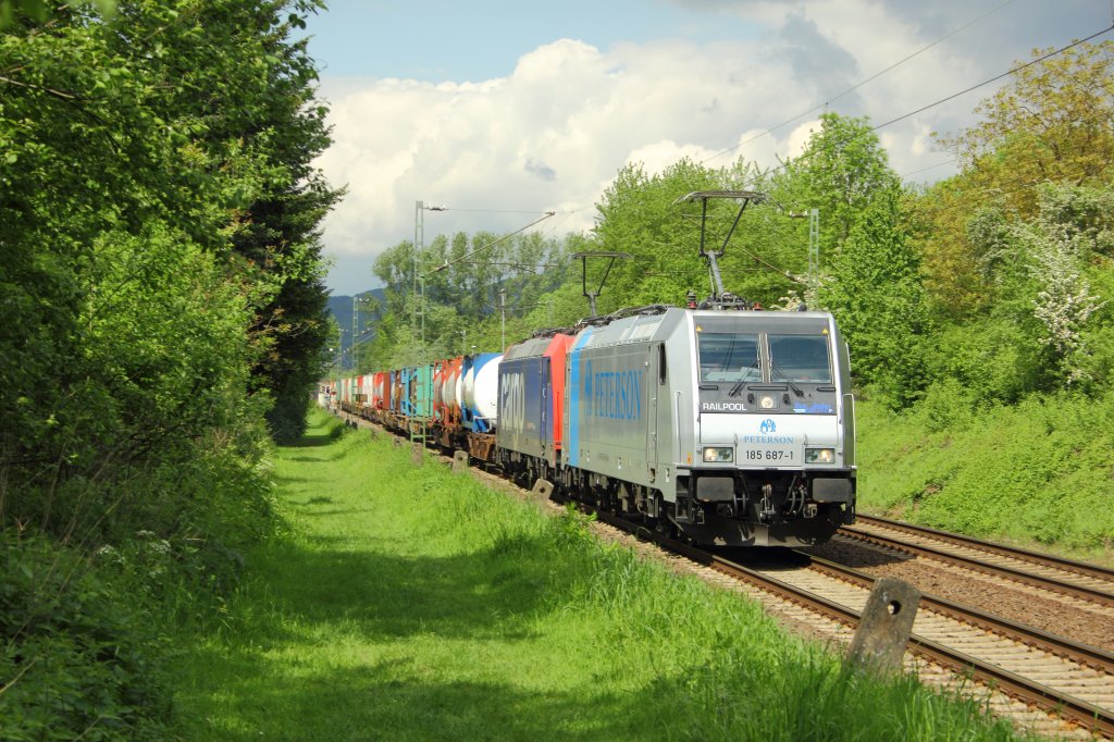 Rurtalbahn 185 687-1  Peterson  und eine SBB Cargo 482 in Unkel am 12.5.2012