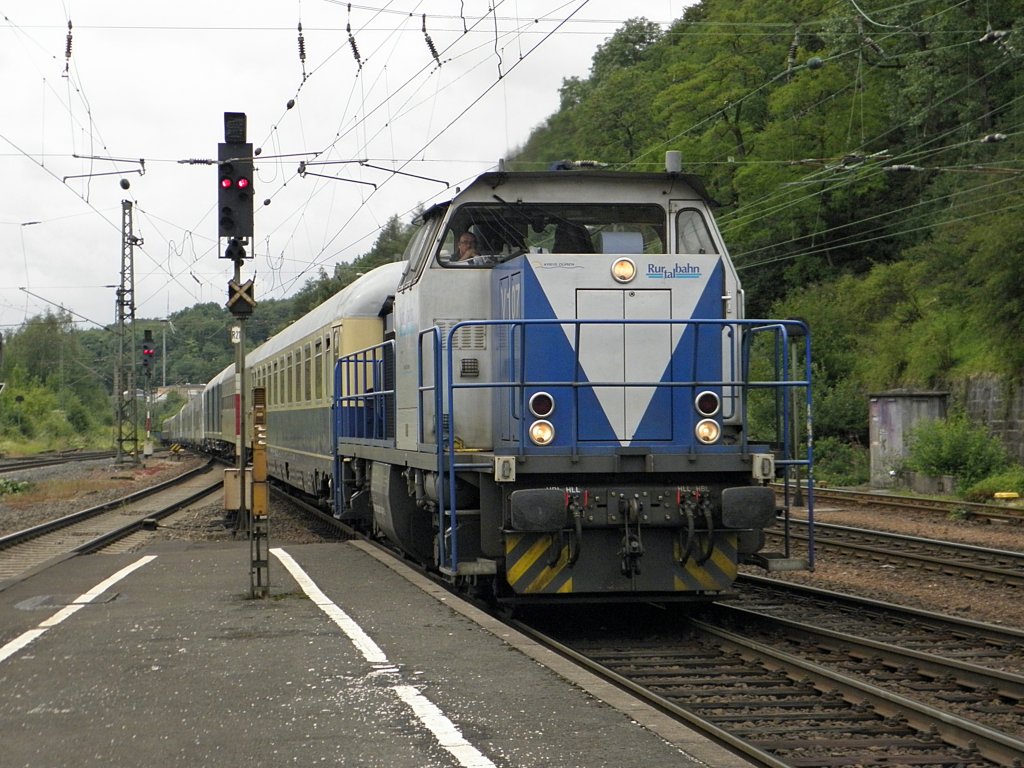 Rurtalbahn V107 mit Rheingoldwagen und Desiro-ML fr Belgien in Altenbeken am 2.7.2011