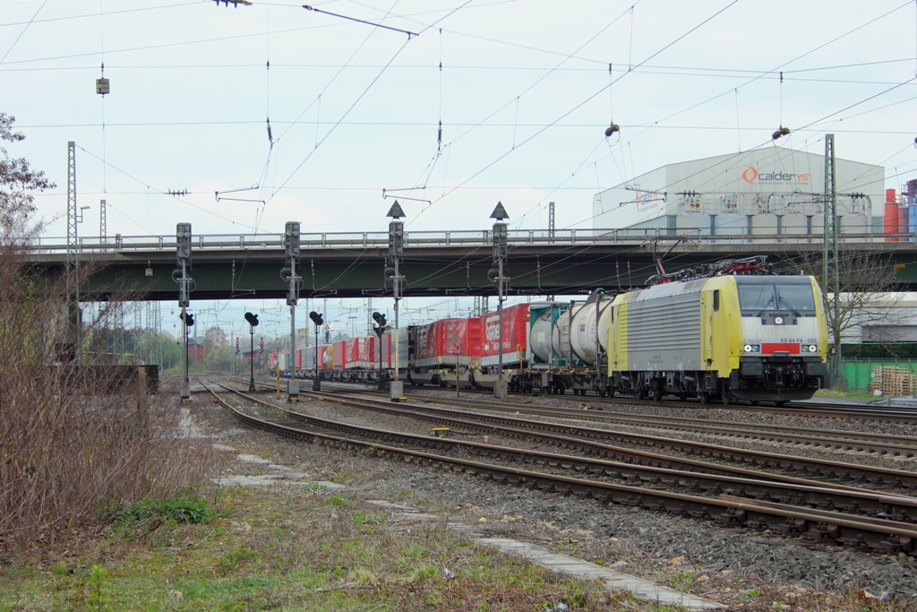 TXL ES 64 F4-095 (E189-995) in Neuwied am 12.4.2012